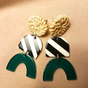 NWOT Plunder Wintery Earrings